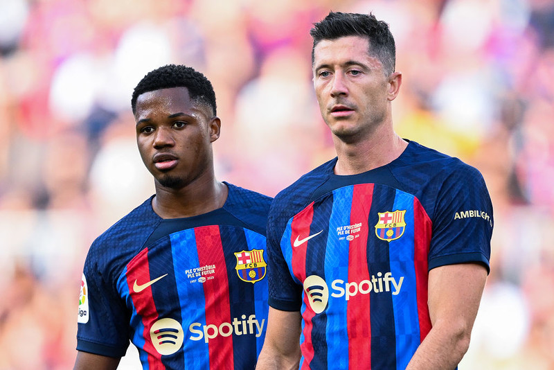 Barcelona i Man United wśród klubów ukaranych za naruszenie finansowego fair play