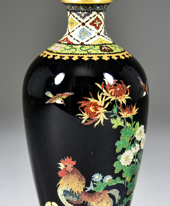 Vase bought in charity shop for £2.50 turned out to be worth £9,000
