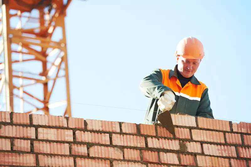 UK łagodzi przepisy wizowe dla zagranicznych pracowników budowlanych