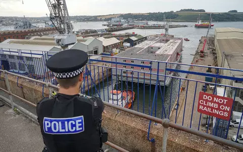 UK: The first illegal immigrants will be transferred in July on a special big barge