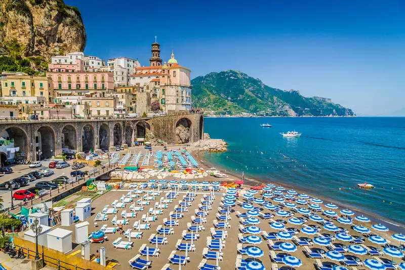 Po wakacjach we Włoszech turystka pozwała biuro podróży, bo morze wyglądało inaczej niż na folderze