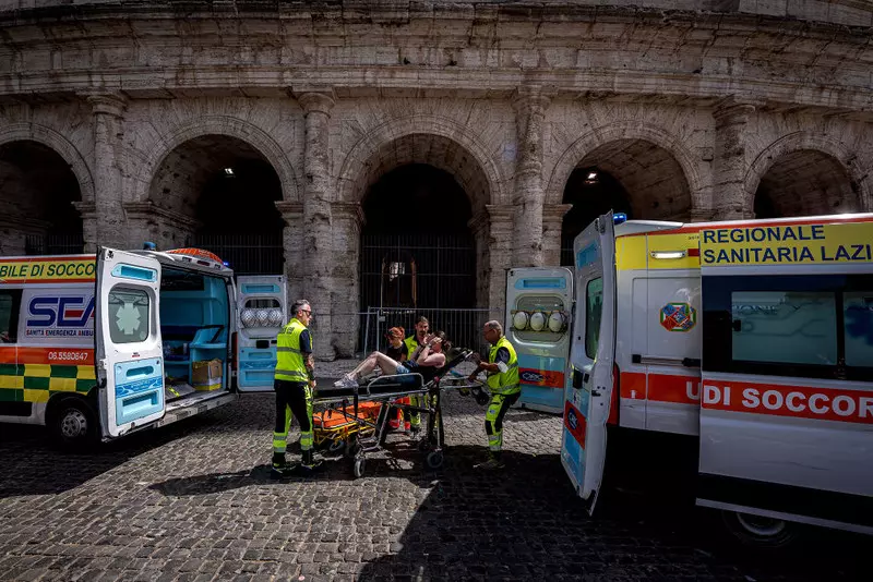 Włochy: Kilkadziesiąt osób dziennie mdleje pod Koloseum. Jest apel o zmianę godzin otwarcia