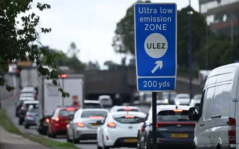 Sadiq Khan 'determined' to expand ULEZ. Despite pressure from his own party