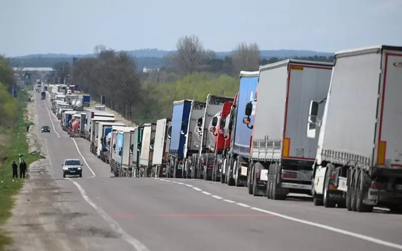 Części ze skradzionych w UK i Polsce aut zatrzymano na granicy z Ukrainą