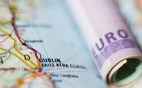 Most Irish people still carry cash when they leave their homes, survey finds