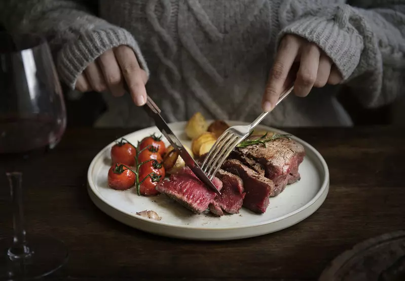 Niemcy: W 2022 roku 11,4 proc. obywateli tylko co drugi dzień było stać na posiłek z mięsem
