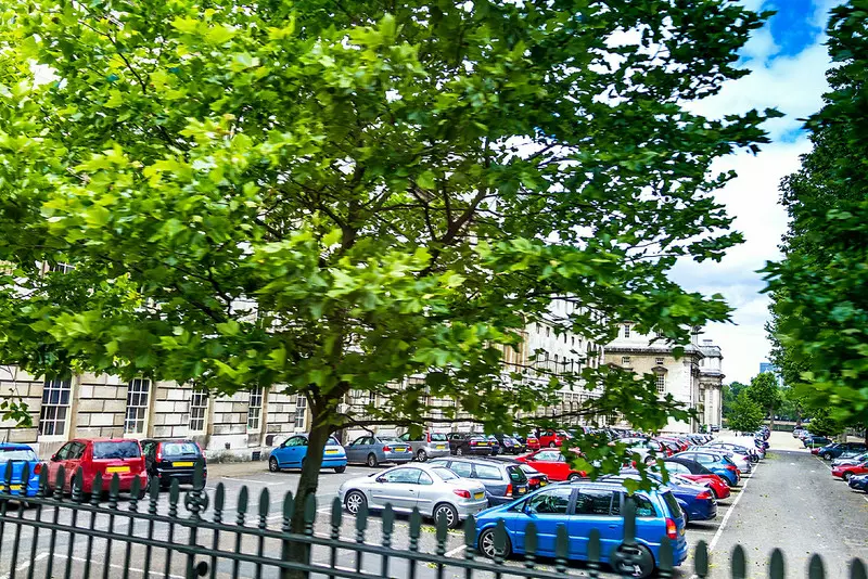 Londyn: Jedna z gmin wprowadza opłaty parkingowe "oparte na wskaźniku zanieczyszczeń"