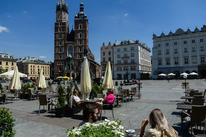 Raport: Ponad połowa Polaków przynajmniej raz w roku chodzi do restauracji
