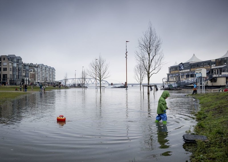 German "Bild": "We expect really terrible weather in August"