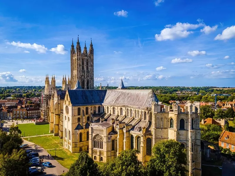 Anglia: Naukowcy będą przeszukiwać dachy katedr w poszukiwaniu kosmicznego pyłu