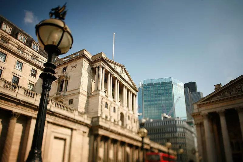 Bank Anglii podniósł stopę procentową. Koszt kredytów jest najwyższy od 15 lat