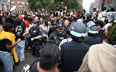 USA: Chaos in New York's Manhattan as free PlayStation consoles are given away