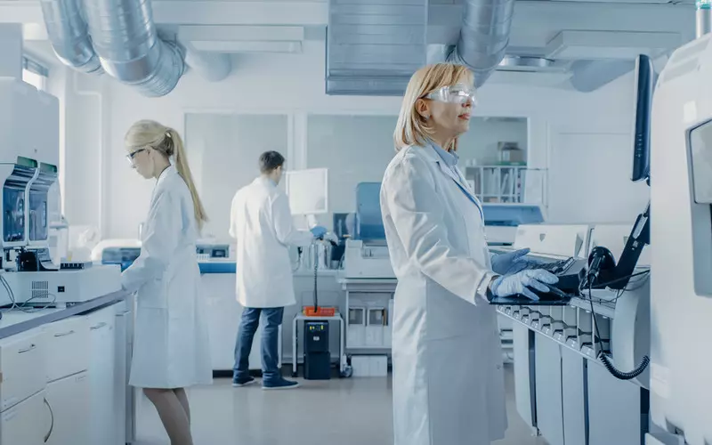 Rząd UK otworzył "tajne" laboratorium. Będą w nim testowane śmiertelne wirusy