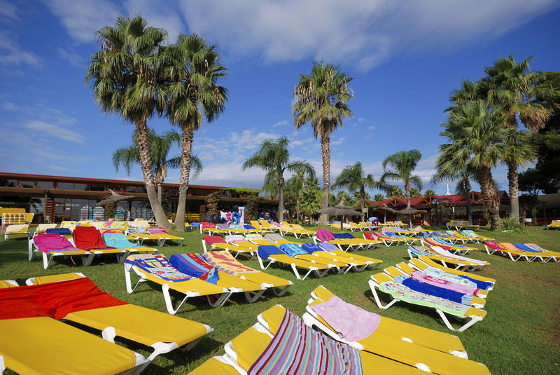 Spain: Arguments and fisticuffs between tourists fighting over sunbeds at hotel pools