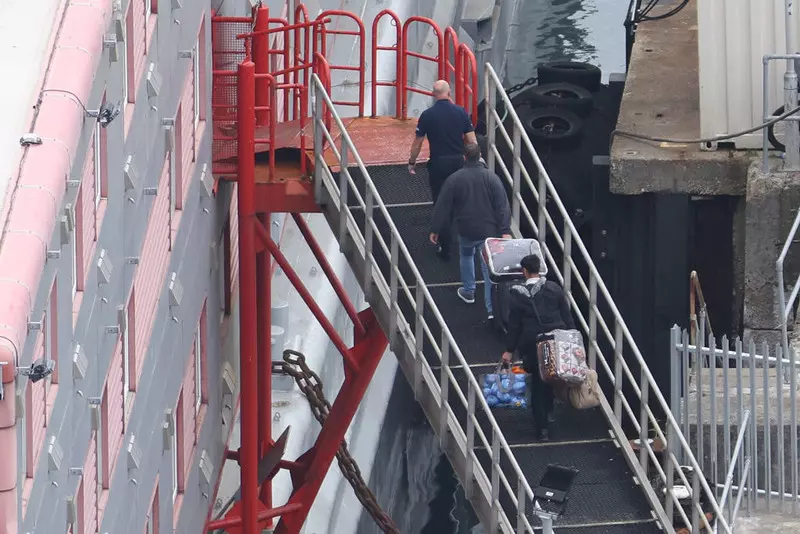 BBC: Imigranci zmienili zdanie w sprawie przeniesienia się na barkę