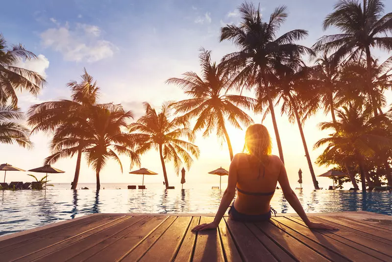 20 wyjątkowych miejsc na urlop nie tylko latem. Kiedy jechać oraz czym płacić?