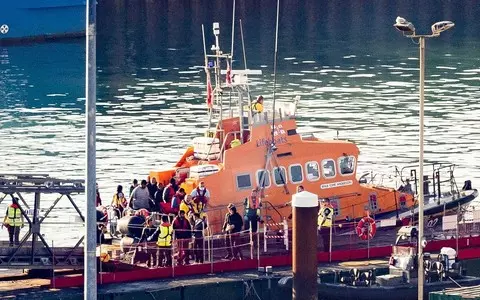 Migrant boat sinks in Channel killing six people