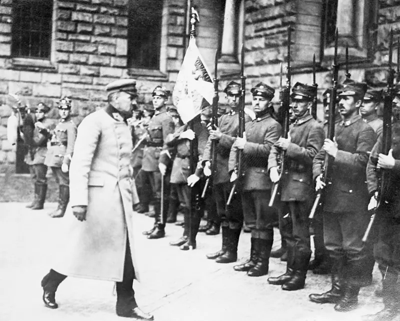 Brytyjski historyk: Wojna polsko-sowiecka zatrzymała bolszewicki marsz na Europę