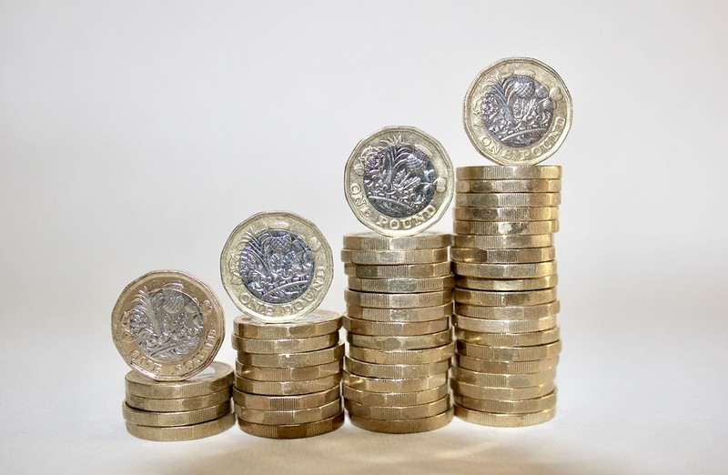 UK: Wages are rising at record pace and catching up with inflation