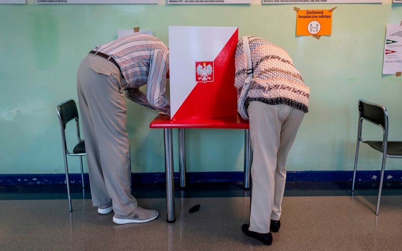 Nowy sondaż wPolityce.pl: Rośnie poparcie Zjednoczonej Prawicy i KO, spada Konfederacji
