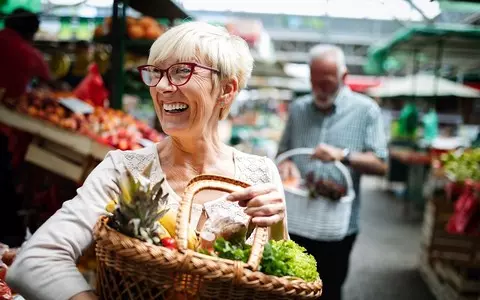 Bazaars and local markets are fighting for customers. Poles mainly buy vegetables and fruits there