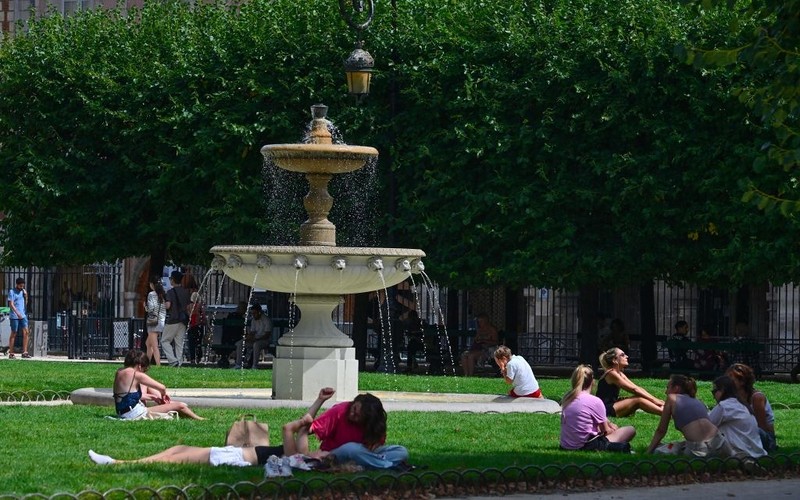 France: Heatwave peaks - up to 43 degrees - before temperatures drop sharply over the weekend