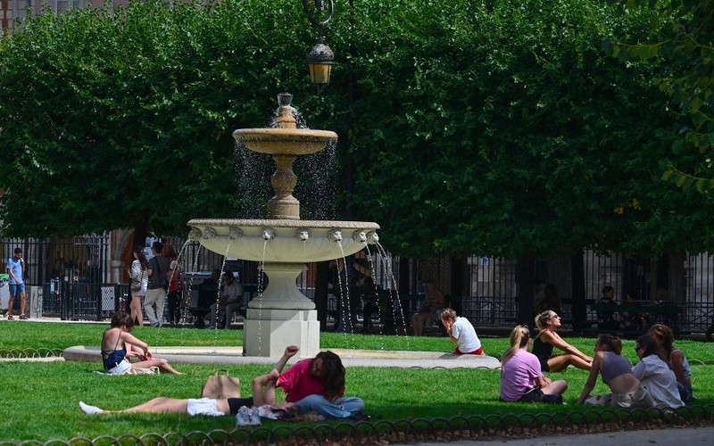 Francja: Szczyt fali upałów - do 43 stopni - przed gwałtownym spadkiem temperatur w weekend