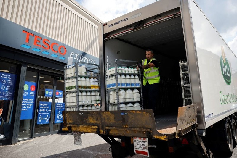 Tesco joins Lidl, Aldi and Asda in ditching coloured milk bottle tops - here’s why