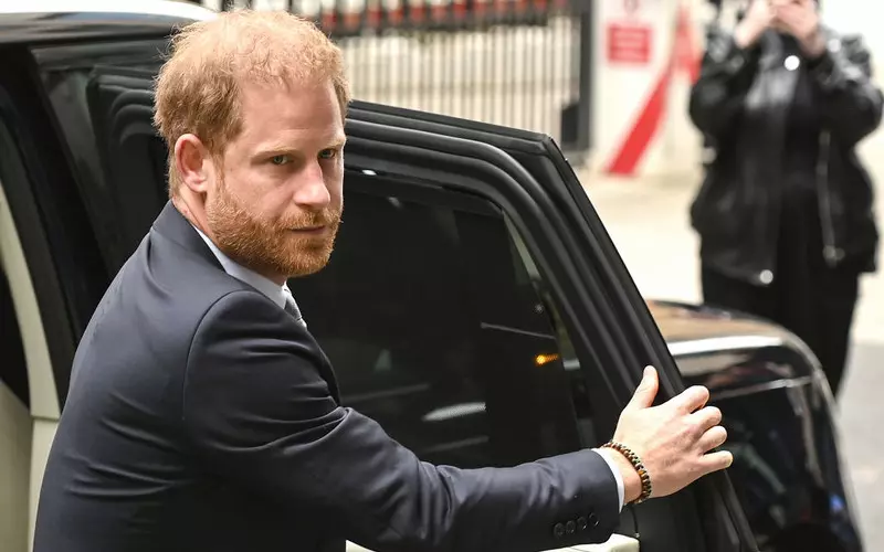 Książę Harry przybędzie do UK w związku z rocznicą śmierci swojej babci