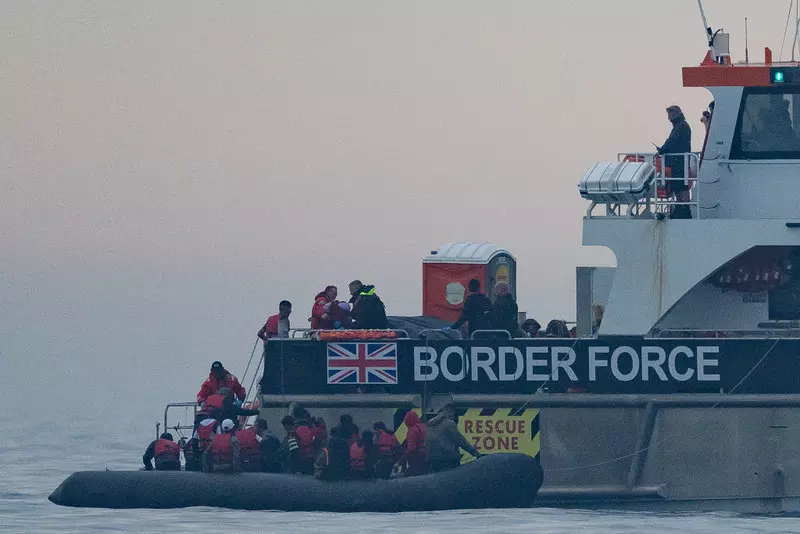 UK: Już ponad 20 tys. nielegalnych imigrantów przepłynęło w 2023 roku przez La Manche