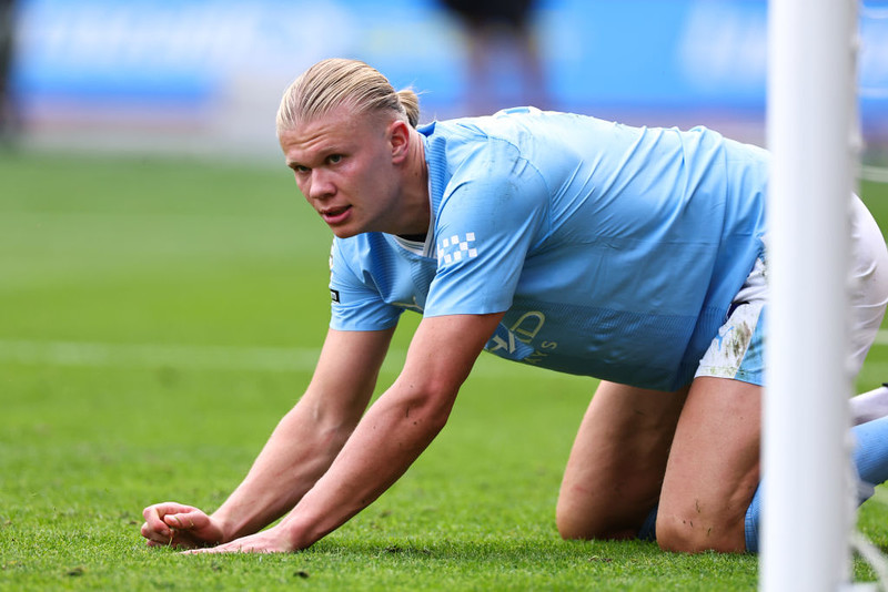 Erling Haaland imitates Iga Świątek and also tapes his mouth