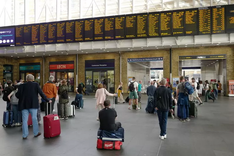 Rozpoczęte dzisiaj strajki kolejowe na terenie UK spowodują utrudnienia także w weekend