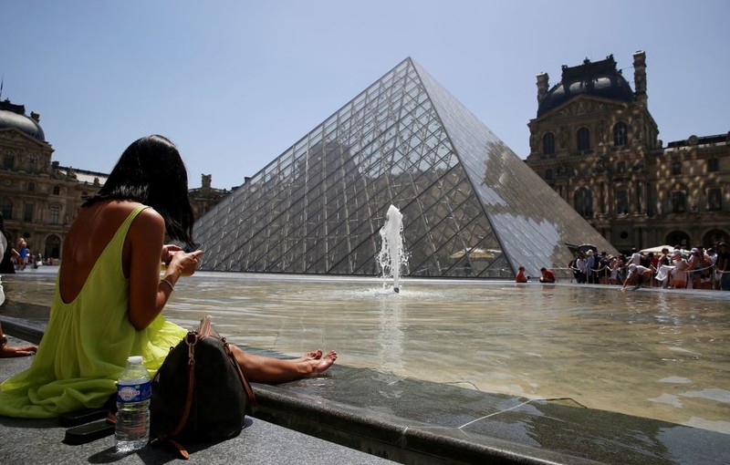 France: Late heatwave affects 80% country