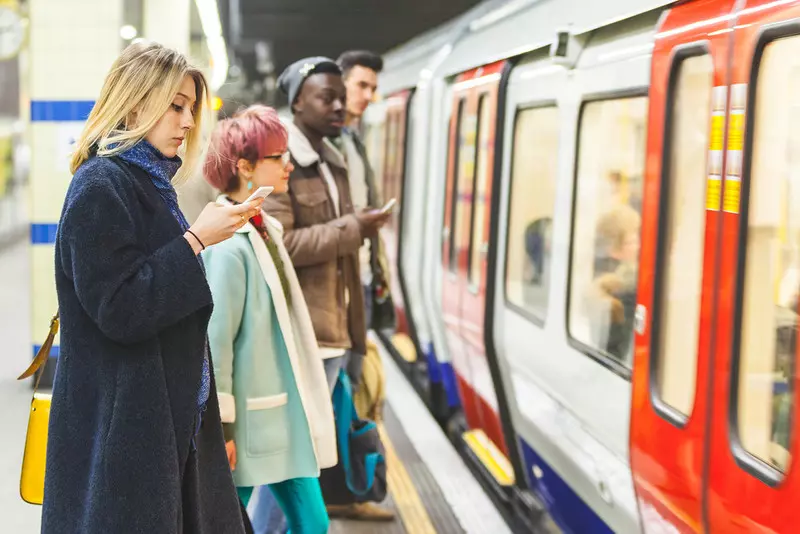 Londyn: Pierwsze stacje metra na West Endzie objęte zasięgiem sieci 4G i 5G
