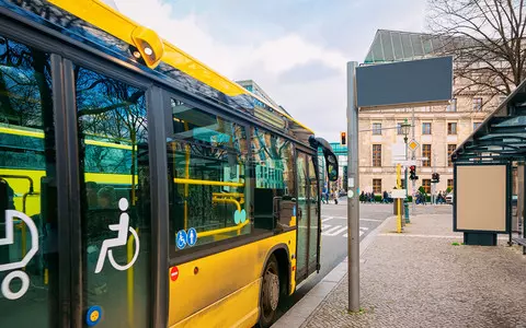 Berlin: 40 people rushed to help an 18-year-old trapped under a bus