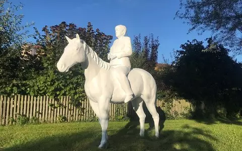 Germany: The statue of Angela Merkel on horseback collapsed. It did not even survive two years