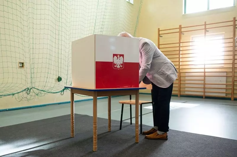 Wybory: Za granicą utworzono 402 obwody. Aby zagłosować, do 10 października należy złożyć wniosek