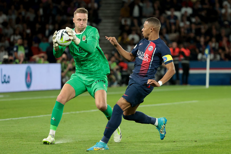 Ligue 1: Marcin Bulka stopped PSG