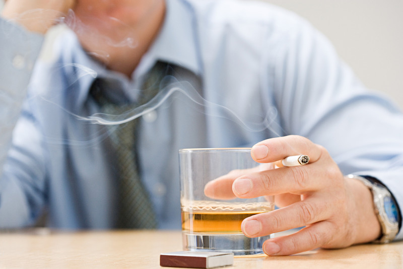 Scientists alert: Cigarettes and alcohol are causing a silent epidemic in Poland