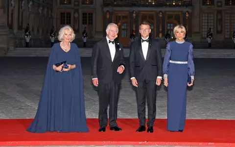 Among those who attended dinner with Charles III in Versailles were: Hugh Grant, Charlotte Gainsbour