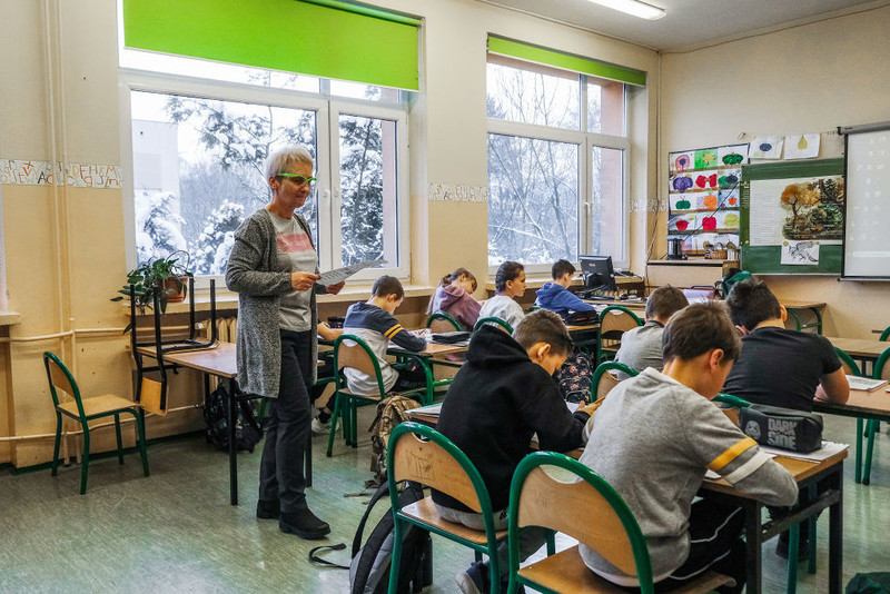Survey: Poles want psychologists for children, changes in education and better pay for teachers