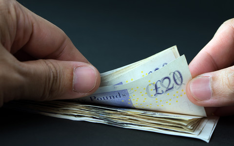 Ekspert: Wynagrodzenia w UK spadną nawet o jedną trzecią