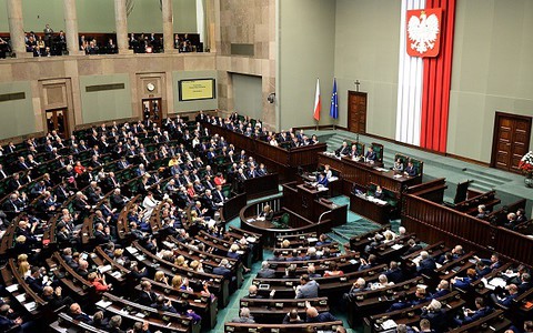 CBOS: Wyraźnie pogorszyły się oceny sytuacji politycznej w Polsce