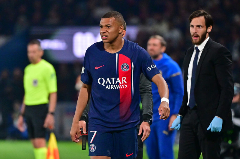 Liga francuska: Prestiżowe zwycięstwo PSG okupione stratą Mbappe