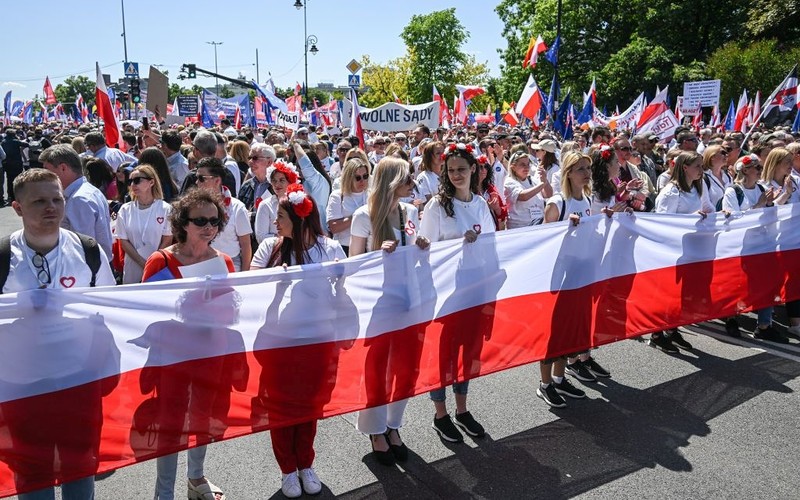 Sondaż CBOS: Niemal co czwarty Polak nie wie na kogo głosować