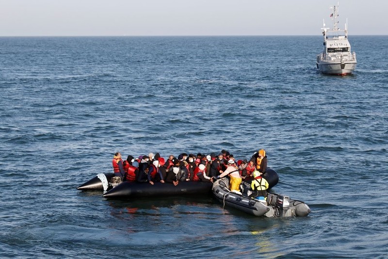 Brytyjskie władze: Ponad 200 migrantów dostało się do kraju, przepływając kanał La Manche