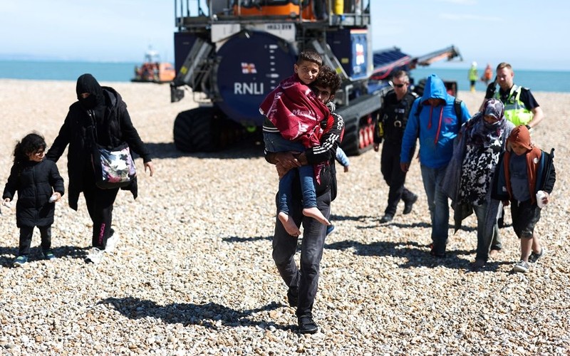 UK: Prawie 25 tys. nielegalnych imigrantów przepłynęło w tym roku przez La Manche