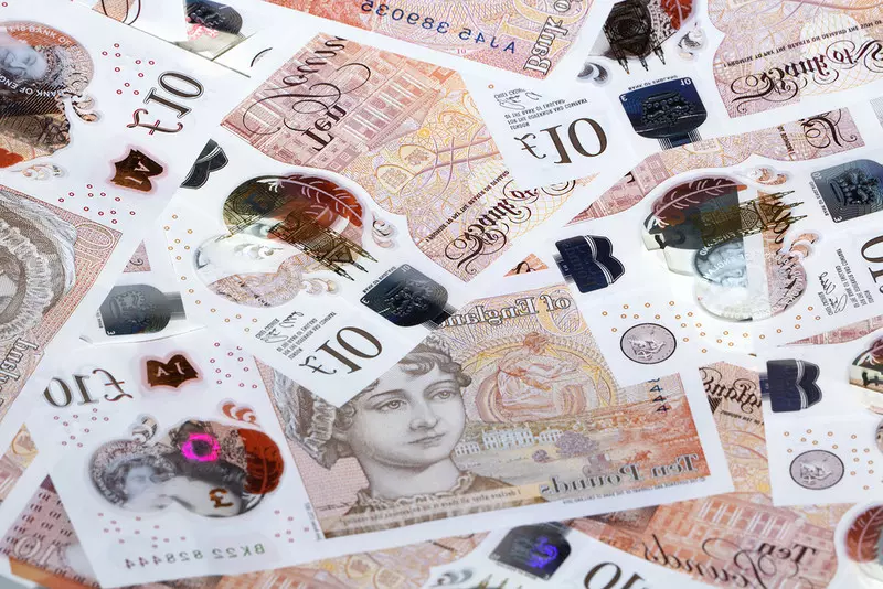Brytyjski minister finansów potwierdził wzrost stawki wynagrodzenia National Living Wage