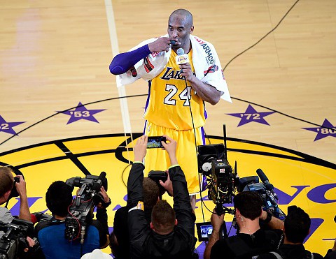 Kobe Bryant offers to help Lakers