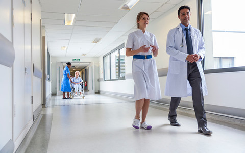 Spada zainteresowanie pracą w NHS wśród pielęgniarek z UE